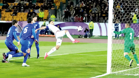 اشکها و لبخندهای یک ملت در مستطیل سبز