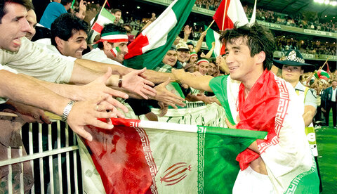 اشک‌ها و لبخندهای یک ملت در مستطیل سبز