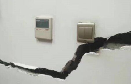 ۲۰ واحد مسکونی در پی زلزله دیروز بهاباد تخریب شد