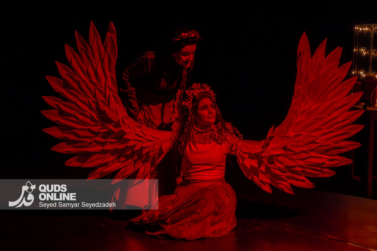 اجرای نمایش "هم این هم آن"