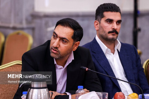 نشست صمیمانه رئیس مجلس با مدیران رسانه‌های کشور