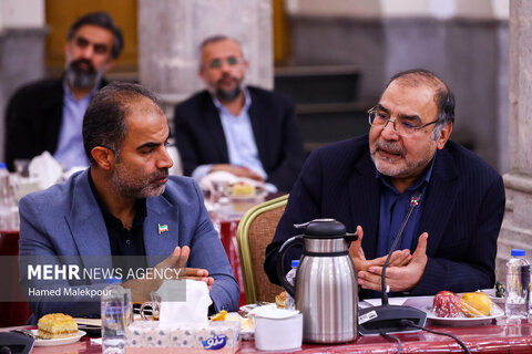 نشست صمیمانه رئیس مجلس با مدیران رسانه‌های کشور