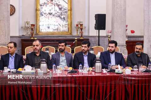 نشست صمیمانه رئیس مجلس با مدیران رسانه‌های کشور