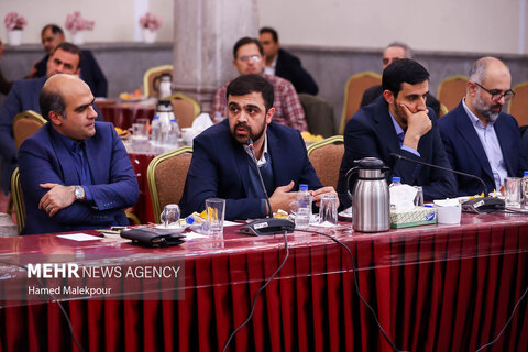 نشست صمیمانه رئیس مجلس با مدیران رسانه‌های کشور