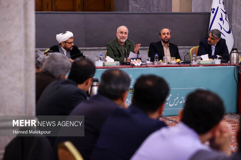 نشست صمیمانه رئیس مجلس با مدیران رسانه‌های کشور