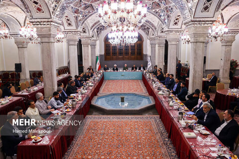 نشست صمیمانه رئیس مجلس با مدیران رسانه‌های کشور