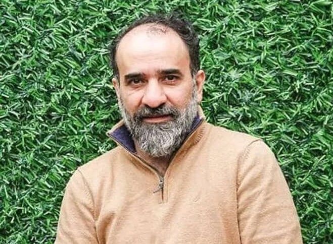 پیگیری وضعیت سلامتی رضا امیرخانی از سوی رهبر معظم انقلاب