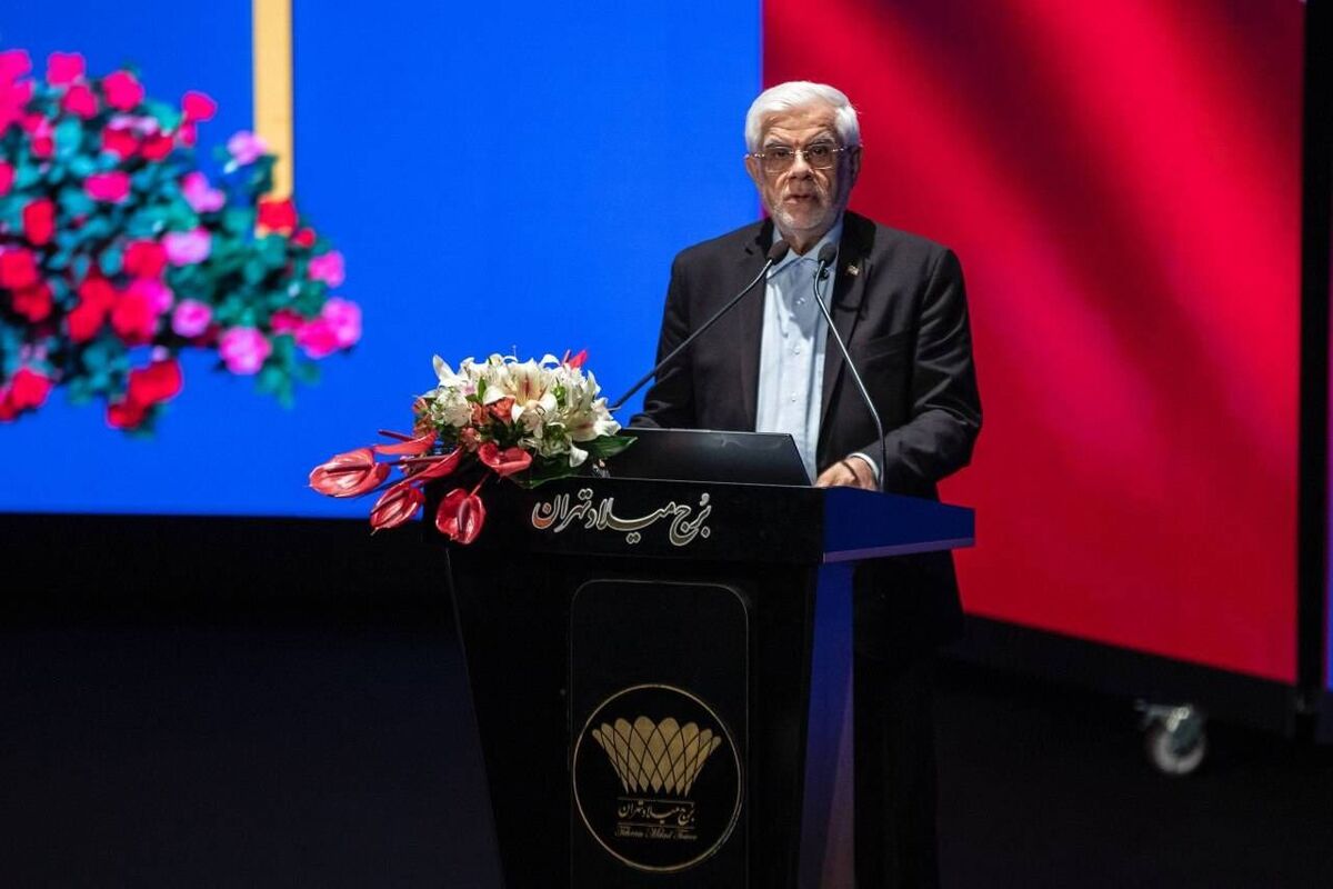 عارف در همایش بیمه و توسعه: عملکرد صنعت بیمه آسیب‌شناسی شود/لزوم بازنگری در قوانین بیمه