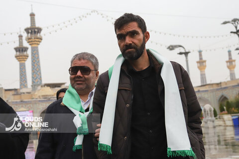 گزارش تصویری | تشرف گروهی زائرین توان‌یاب به حرم مطهر رضوی