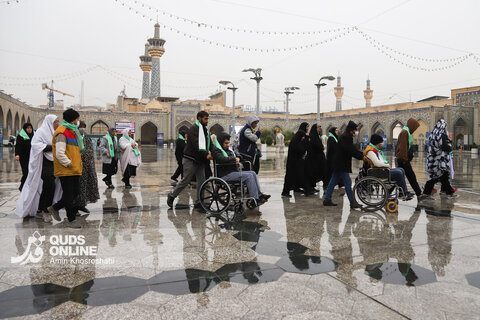 گزارش تصویری | تشرف گروهی زائرین توان‌یاب به حرم مطهر رضوی