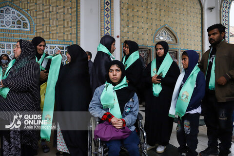 گزارش تصویری | تشرف گروهی زائرین توان‌یاب به حرم مطهر رضوی