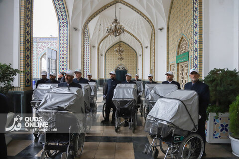گزارش تصویری | تشرف گروهی زائرین توان‌یاب به حرم مطهر رضوی