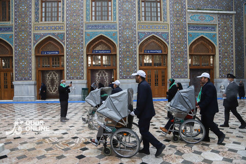 گزارش تصویری | تشرف گروهی زائرین توان‌یاب به حرم مطهر رضوی