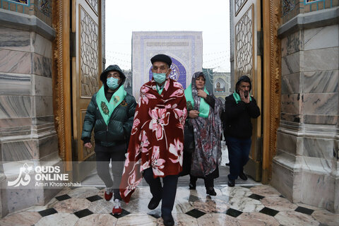 گزارش تصویری | تشرف گروهی زائرین توان‌یاب به حرم مطهر رضوی