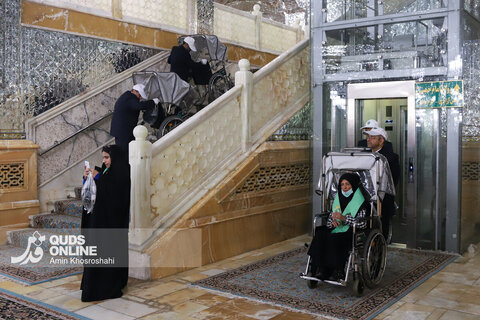 گزارش تصویری | تشرف گروهی زائرین توان‌یاب به حرم مطهر رضوی