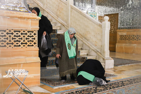 گزارش تصویری | تشرف گروهی زائرین توان‌یاب به حرم مطهر رضوی