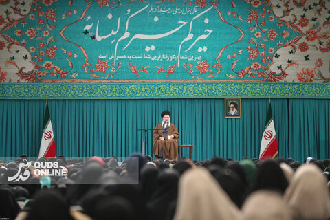 دیدار هزاران نفر از زنان و دختران با رهبر انقلاب