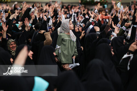 دیدار هزاران نفر از زنان و دختران با رهبر انقلاب