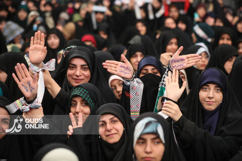 دیدار هزاران نفر از زنان و دختران با رهبر انقلاب