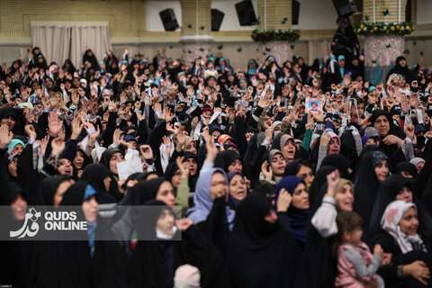 دیدار هزاران نفر از زنان و دختران با رهبر انقلاب