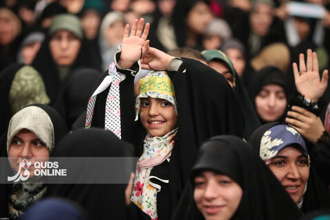دیدار هزاران نفر از زنان و دختران با رهبر انقلاب