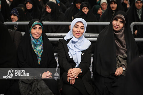 دیدار هزاران نفر از زنان و دختران با رهبر انقلاب