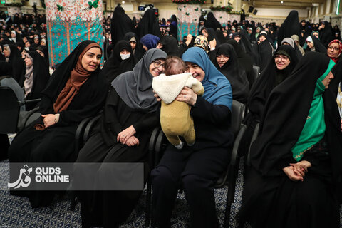 دیدار هزاران نفر از زنان و دختران با رهبر انقلاب