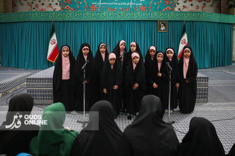 دیدار هزاران نفر از زنان و دختران با رهبر انقلاب