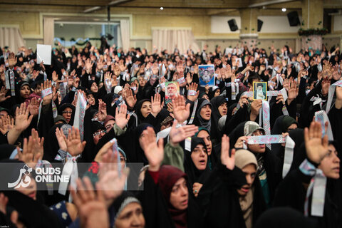 دیدار هزاران نفر از زنان و دختران با رهبر انقلاب