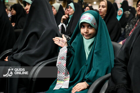 دیدار هزاران نفر از زنان و دختران با رهبر انقلاب