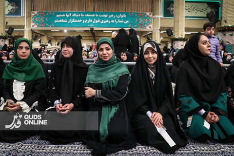 دیدار هزاران نفر از زنان و دختران با رهبر انقلاب