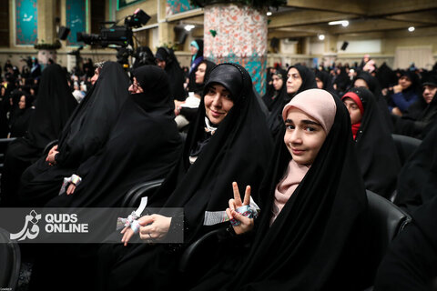 دیدار هزاران نفر از زنان و دختران با رهبر انقلاب