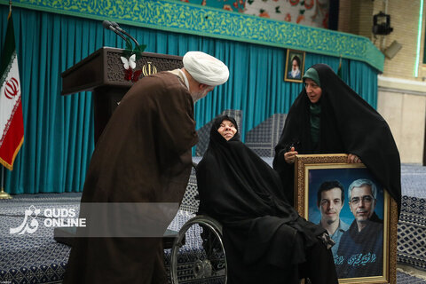 دیدار هزاران نفر از زنان و دختران با رهبر انقلاب