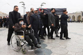 گزارش تصویری | تشییع پیکر همسر و دختر اسماعیل سقاب اصفهانی در حرم مطهر رضوی