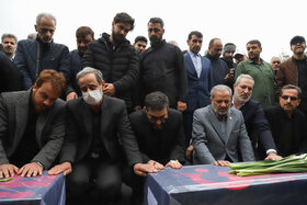 گزارش تصویری | تشییع پیکر همسر و دختر اسماعیل سقاب اصفهانی در حرم مطهر رضوی