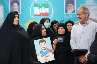 رئیس جمهور: امنیت و آرامش امروز ایران مرهون مظلومیت شهدا و صبوری خانواده آنهاست