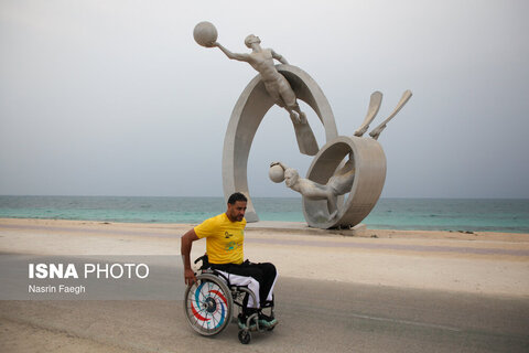 عکس روز | در حاشیه مسابقه بزرگ دوی ماراتن کیش