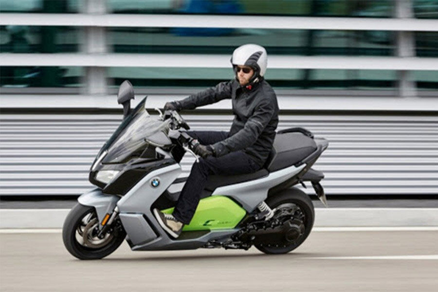 راکبان موتورسیکلت‌های برقی باید گواهینامه داشته باشند