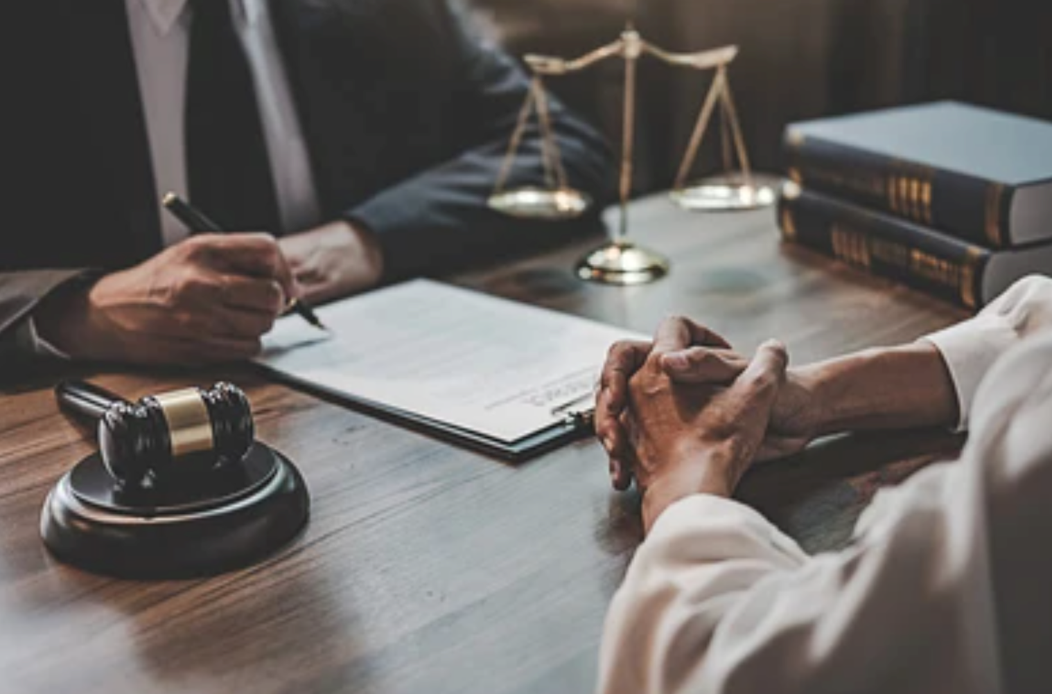 در یک طلاق توافقی موفق، زوج‌ها قبل از امضا چه توافق‌هایی را نهایی می‌کنند؟