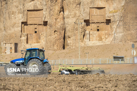 نقش رستم زیر سایه برداشت بی‌رویه آب
