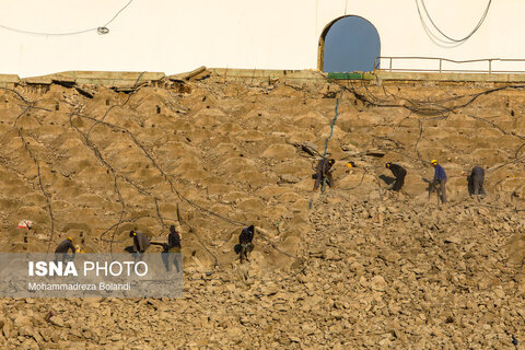 تصاویری از روند بازسازی ورزشگاه آزادی