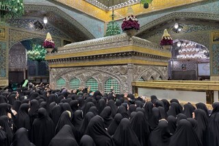 مراسم غبارروبی ضریح مطهر امام رضا (ع) با حضور بانوان برگزار شد