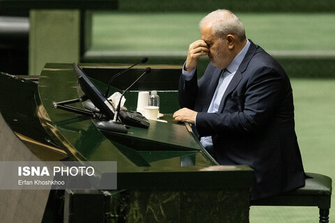 در حاشیه حضور وزیر نیرو در صحن علنی مجلس