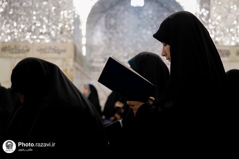 غبارروبی ضریح مطهر امام رضا علیه‌السلام با حضور بانوان