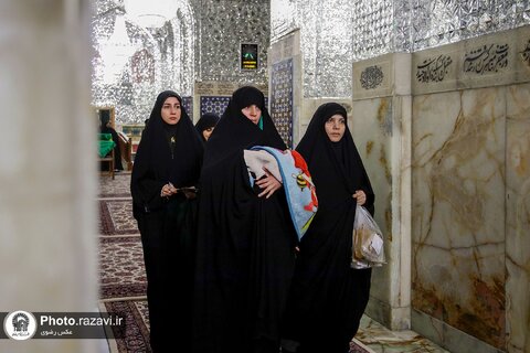 غبارروبی ضریح مطهر امام رضا علیه‌السلام با حضور بانوان