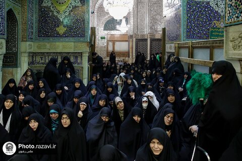غبارروبی ضریح مطهر امام رضا علیه‌السلام با حضور بانوان