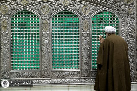 غبارروبی ضریح مطهر امام رضا علیه‌السلام با حضور بانوان