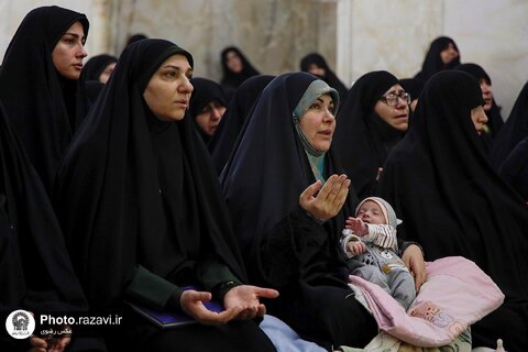 غبارروبی ضریح مطهر امام رضا علیه‌السلام با حضور بانوان