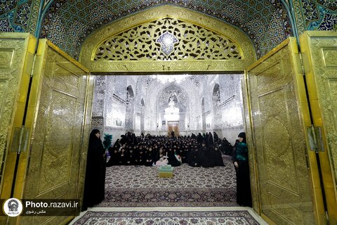 غبارروبی ضریح مطهر امام رضا علیه‌السلام با حضور بانوان