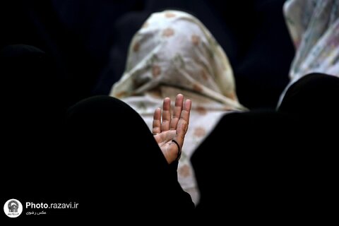 غبارروبی ضریح مطهر امام رضا علیه‌السلام با حضور بانوان